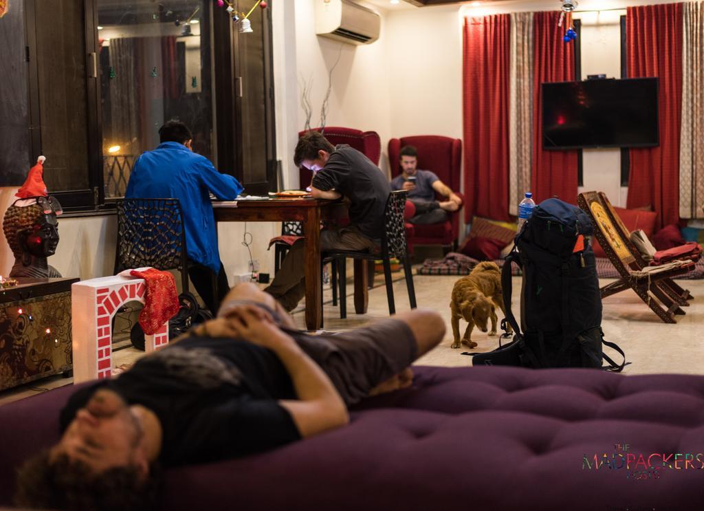 Хостел Madpackers Delhi Нью-Дели Экстерьер фото